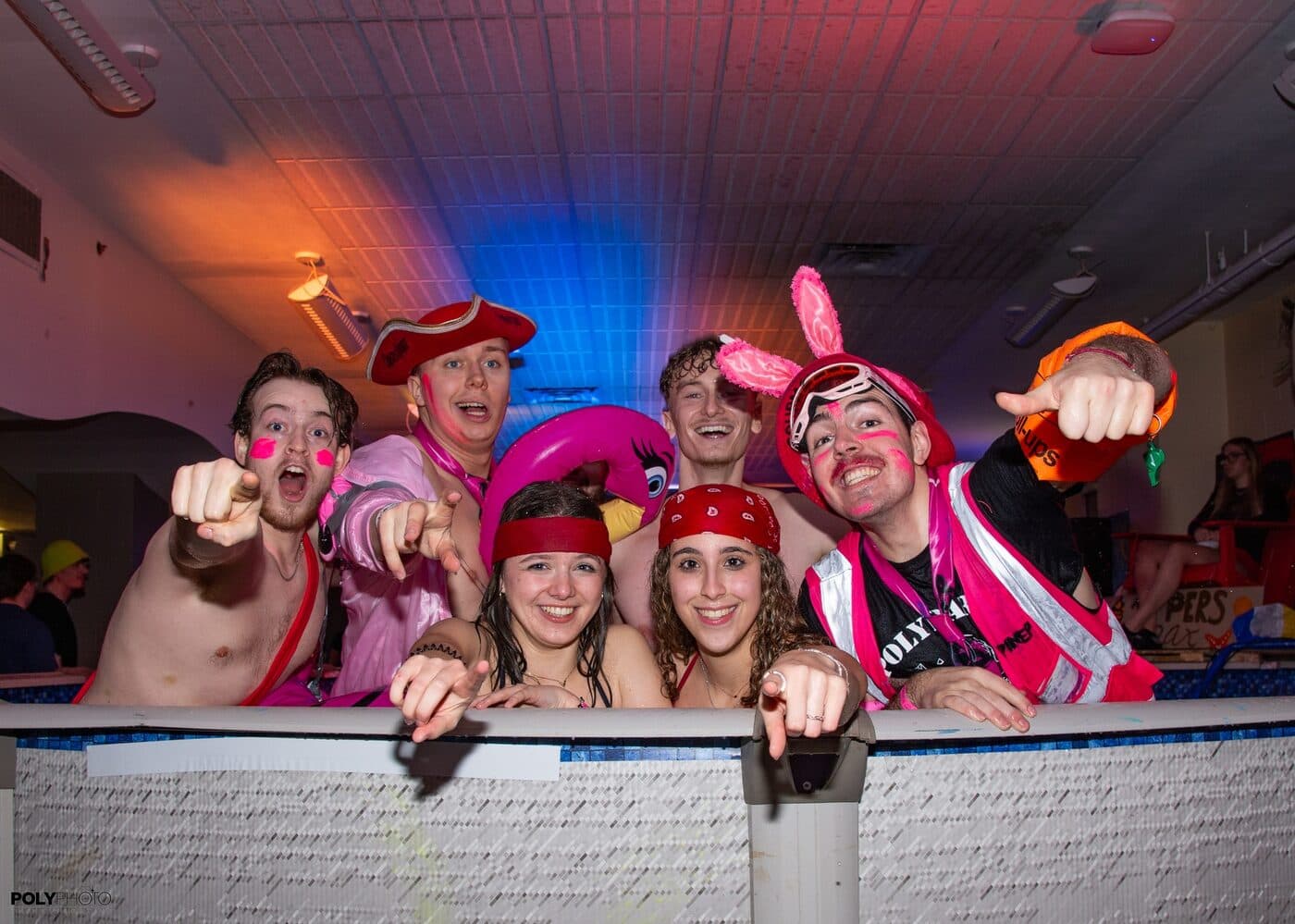 Étudiants costumés lors d'une soirée